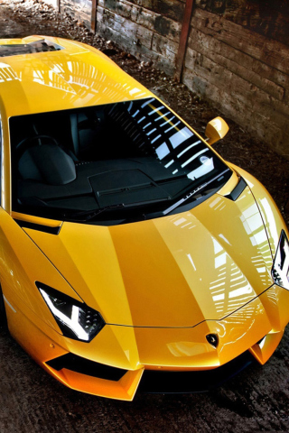 Yellow Lamborghini Aventador screenshot #1 320x480