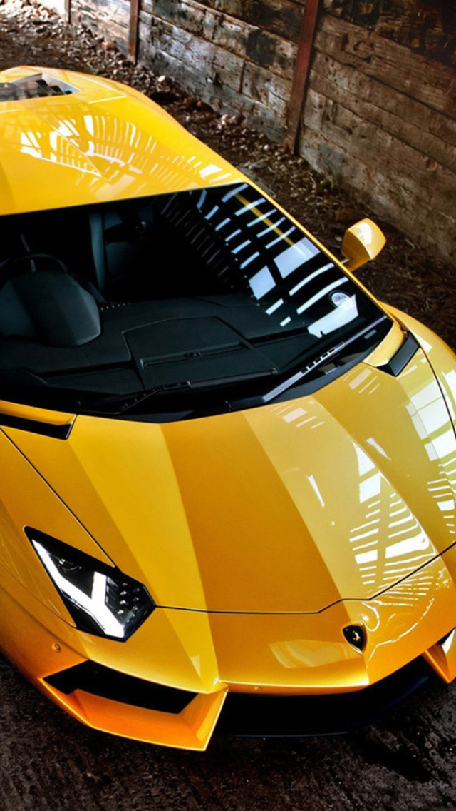 Das Yellow Lamborghini Aventador Wallpaper 640x1136