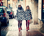 Fondo de pantalla Mother And Daughter In Matching Coats 176x144