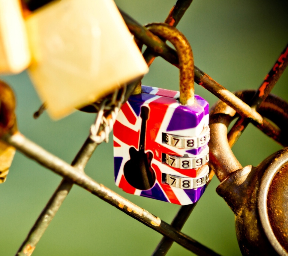 British Lock wallpaper 960x854