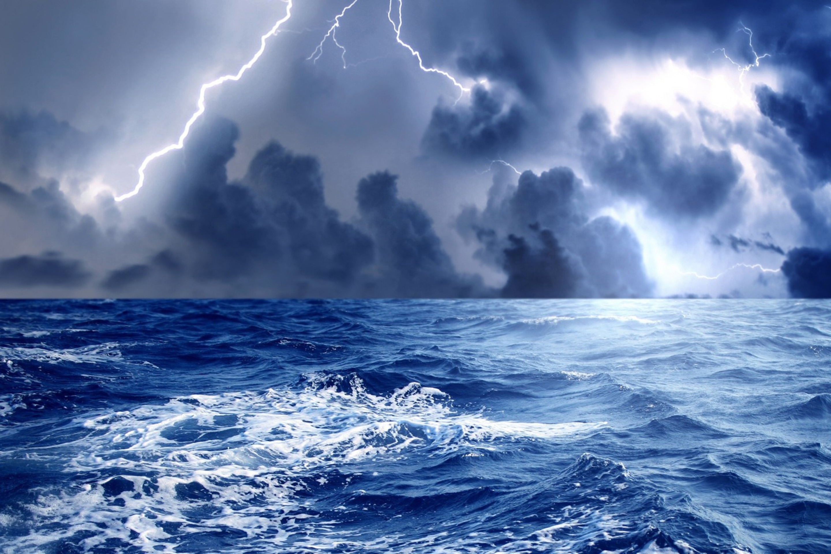 Обои Storm And Blue Sea 2880x1920