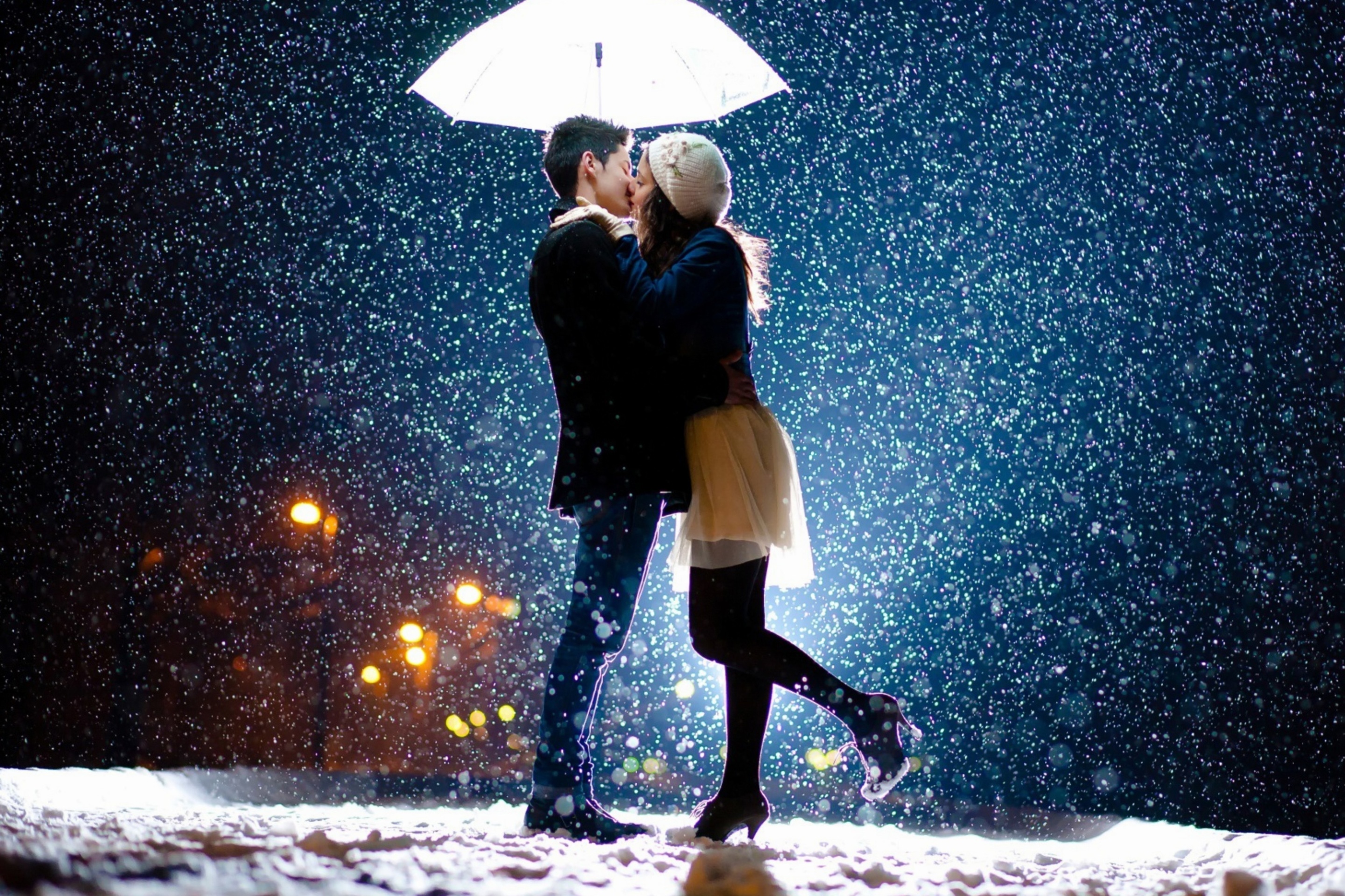 Fondo de pantalla Kissing under snow 2880x1920