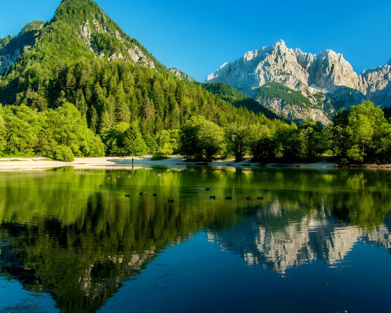 Das Lake Jasna, Slovenia Wallpaper 1280x1024