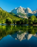 Screenshot №1 pro téma Lake Jasna, Slovenia 128x160
