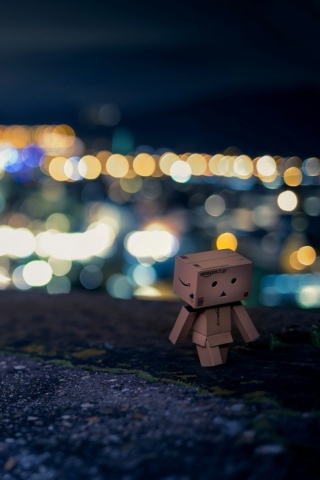 Screenshot №1 pro téma Danbo Walking At City Lights 320x480