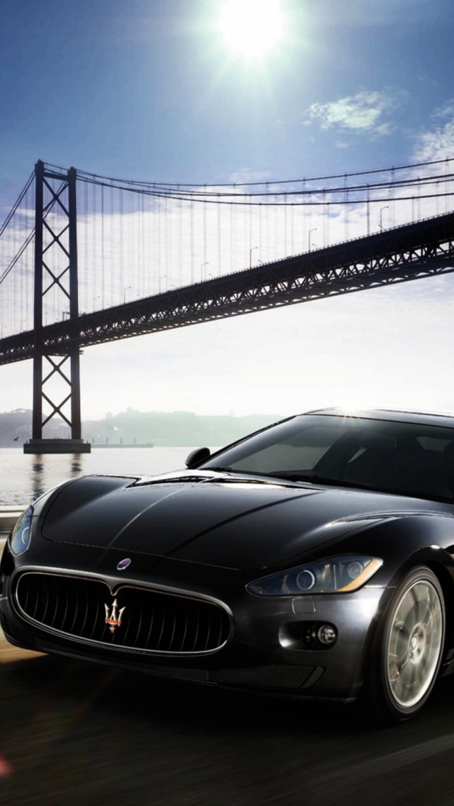 Fondo de pantalla Maserati Granturismo 640x1136