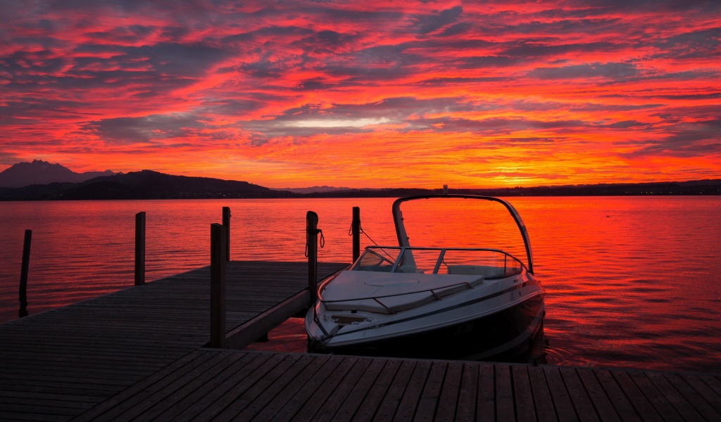 Sfondi Lake sunrise with boat 1024x600