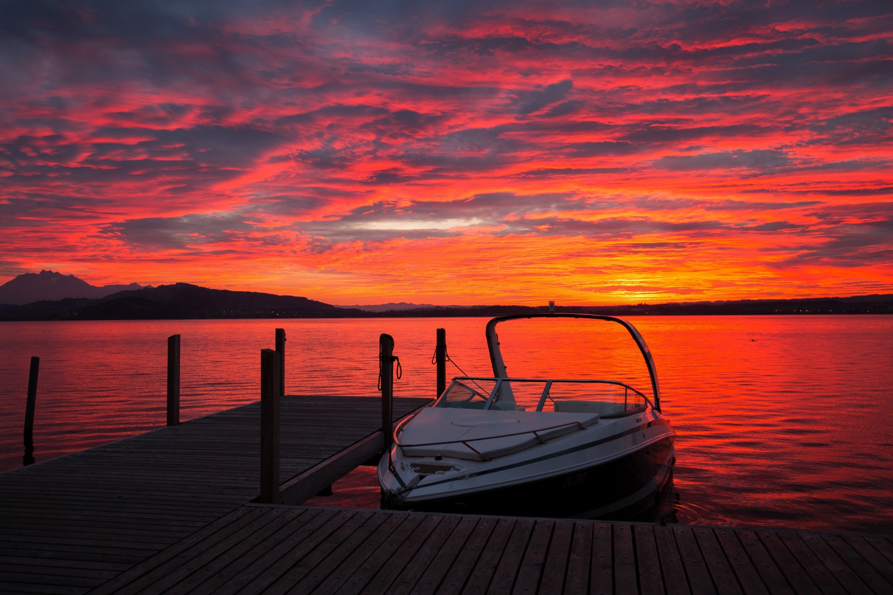 Обои Lake sunrise with boat 2880x1920