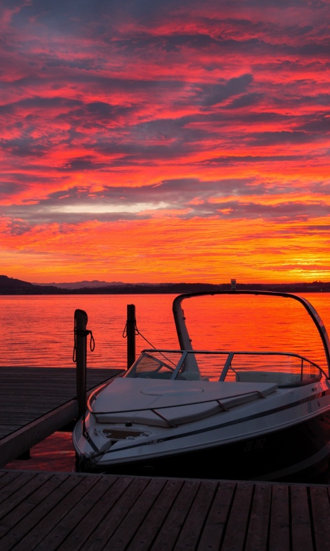 Fondo de pantalla Lake sunrise with boat 480x800