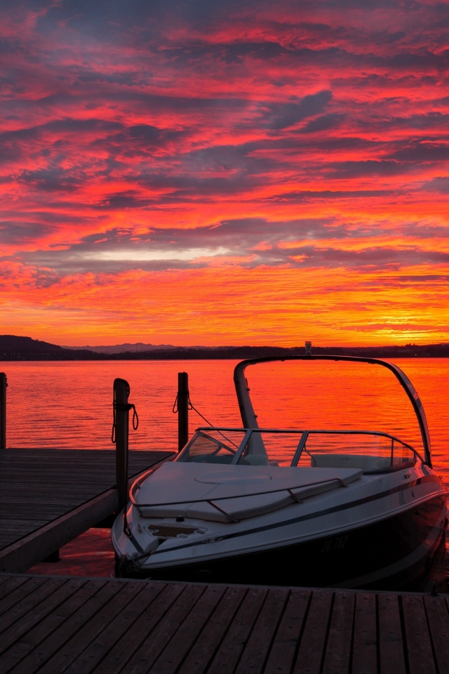 Fondo de pantalla Lake sunrise with boat 640x960
