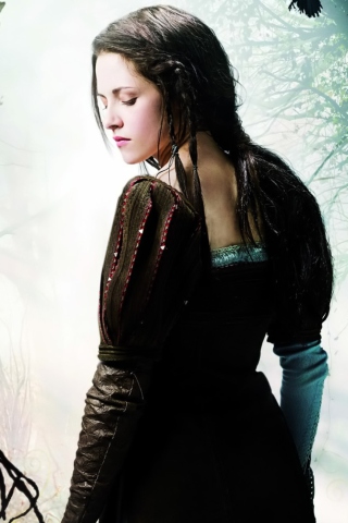 Fondo de pantalla Kristen Stewart In Snow White And The Huntsman 320x480