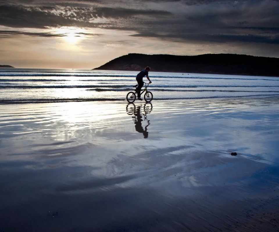 Обои Bicycle Ride By Beach 960x800