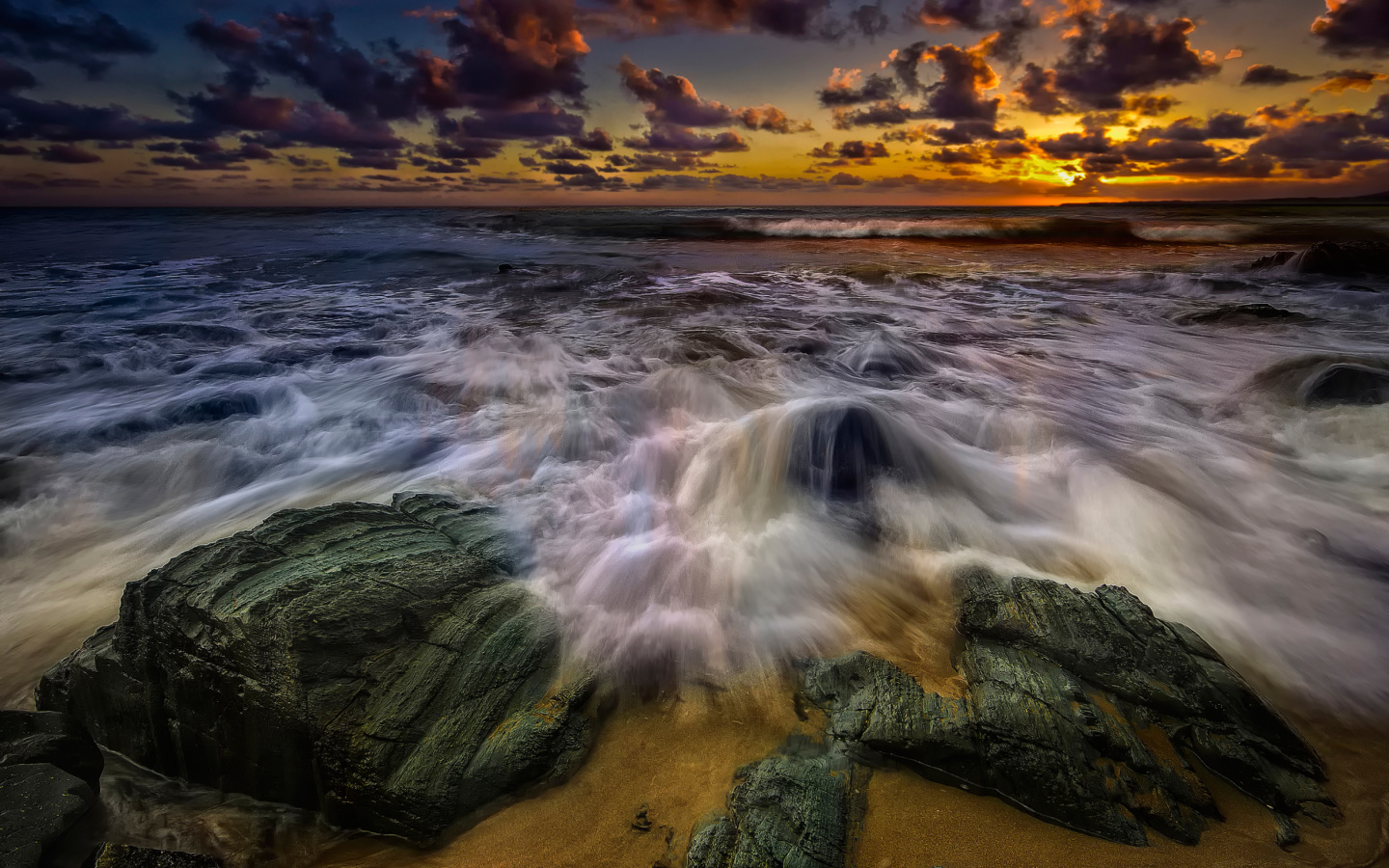 Sfondi Seashore with big stones UHD 1440x900