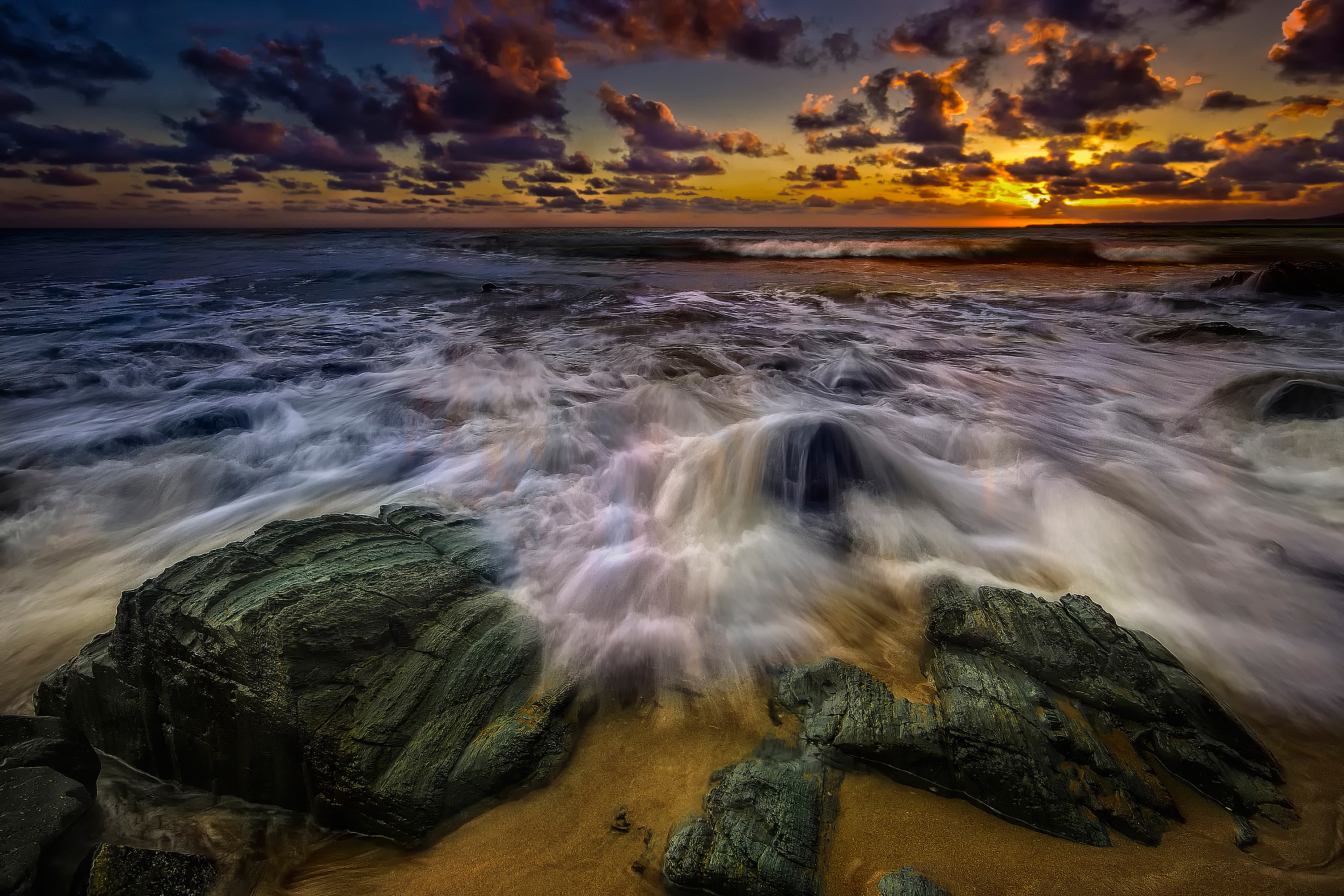 Fondo de pantalla Seashore with big stones UHD 2880x1920