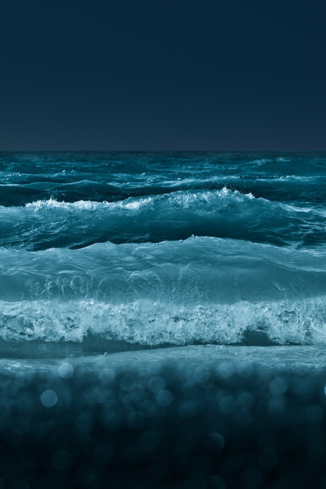 Sfondi Big Blue Waves At Night 640x960
