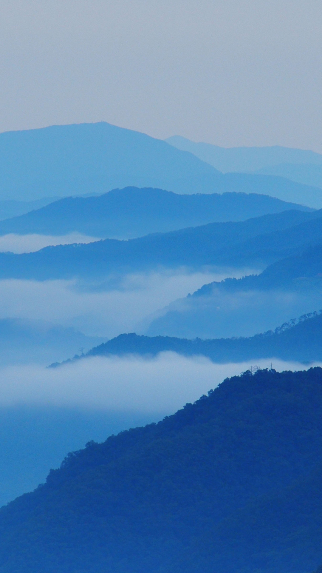 Fondo de pantalla Blue Mountainscape 1080x1920