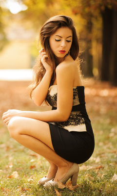 Das Sweet Model in Black Dress Wallpaper 240x400