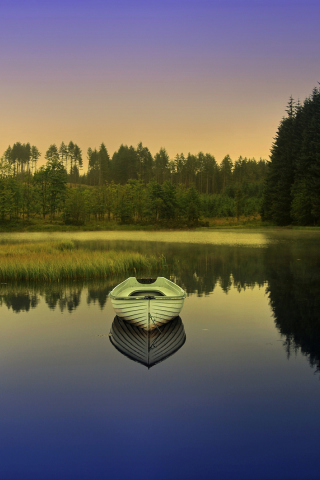 White Boat wallpaper 320x480