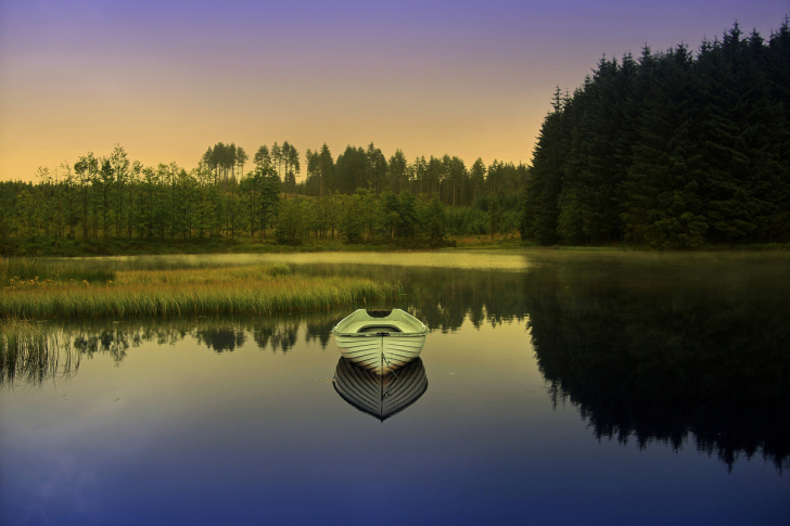 Fondo de pantalla White Boat