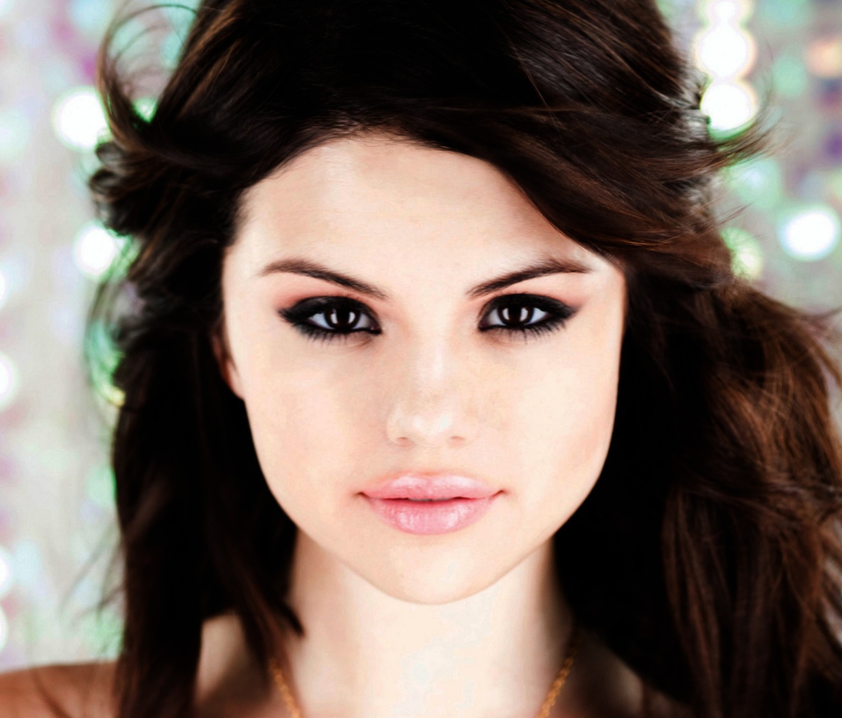 Selena Gomez Portrait wallpaper 1200x1024