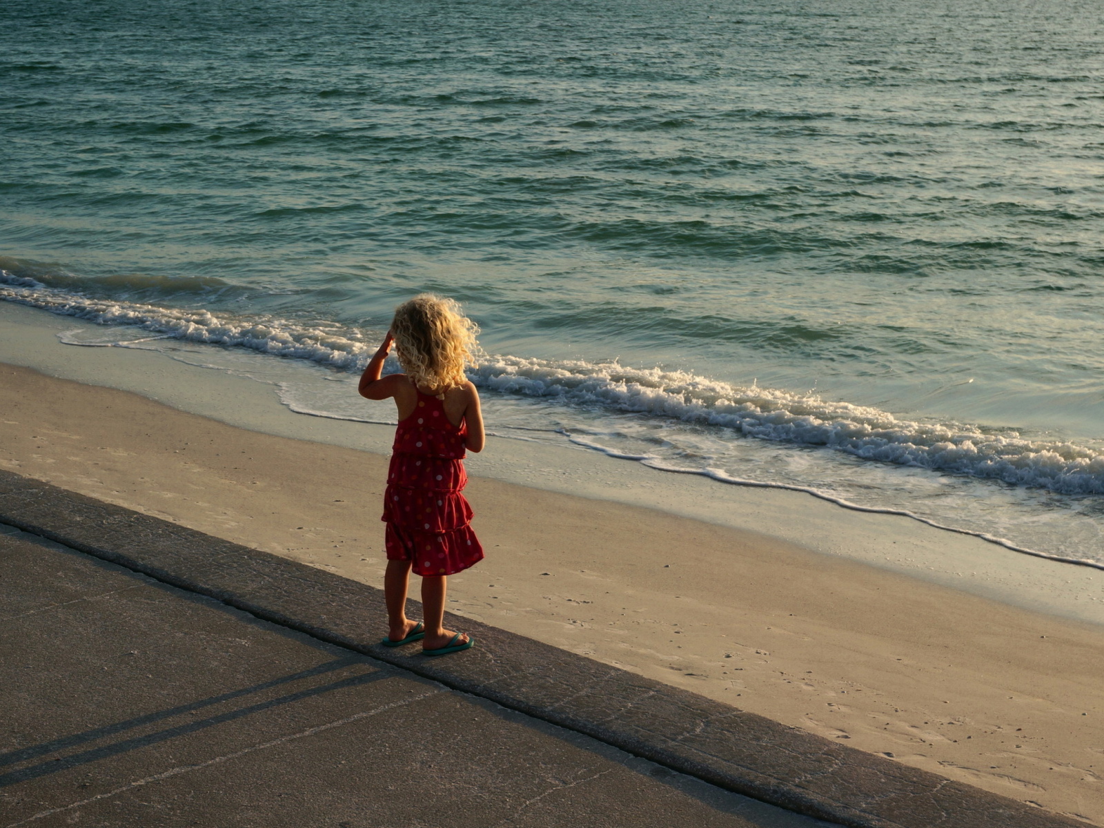 Sfondi Child Looking At Sea 1600x1200