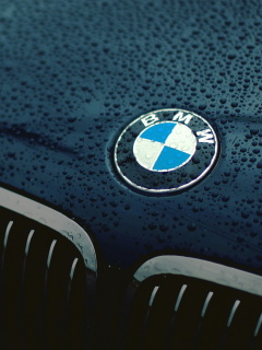 Das Bmw Logo after Rain Wallpaper 240x320