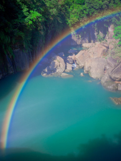 Fondo de pantalla Rainbow Over Lagoon 240x320