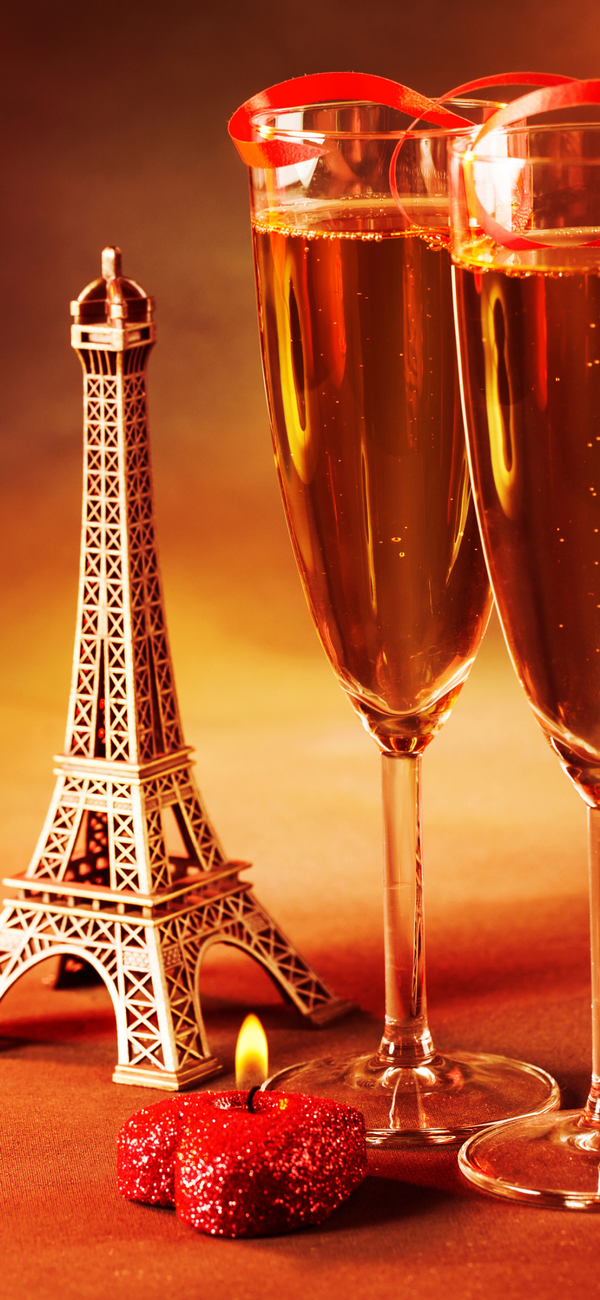 Screenshot №1 pro téma Paris Mini Eiffel Tower And Champagne 1170x2532