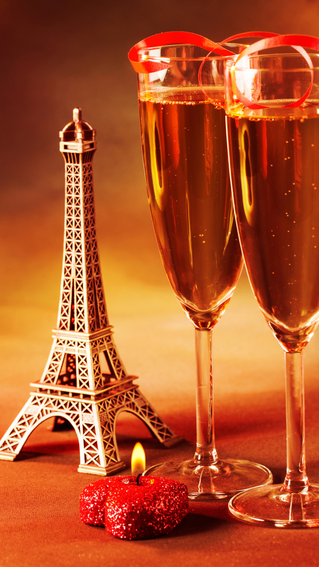 Das Paris Mini Eiffel Tower And Champagne Wallpaper 640x1136
