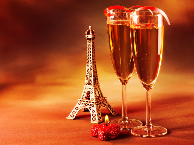 Обои Paris Mini Eiffel Tower And Champagne 640x480