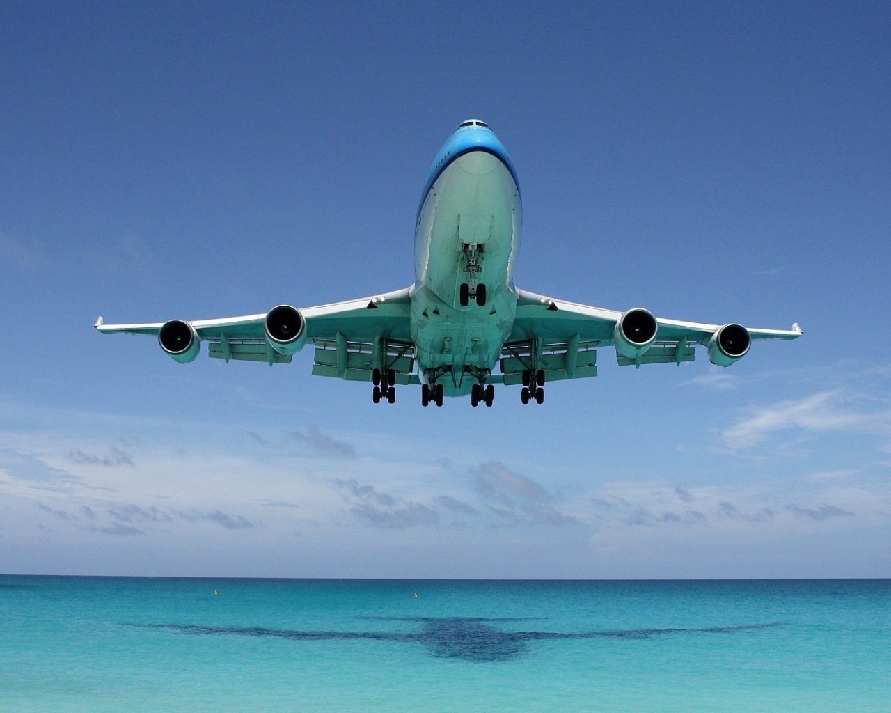 Обои Boeing 747 in St Maarten Extreme Airport 1280x1024