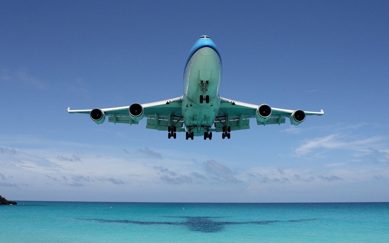 Boeing 747 in St Maarten Extreme Airport wallpaper 1280x800