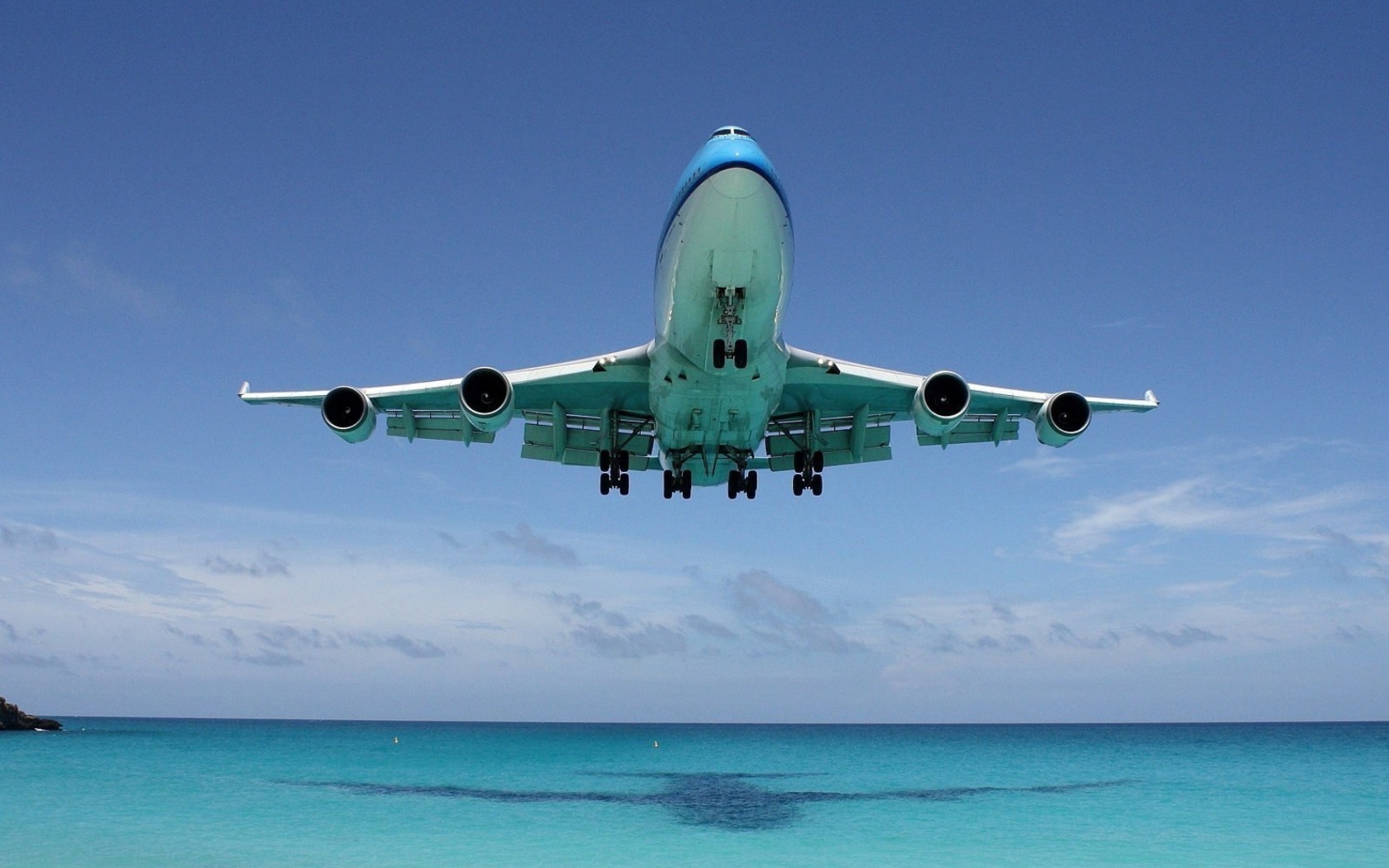 Boeing 747 in St Maarten Extreme Airport wallpaper 1680x1050