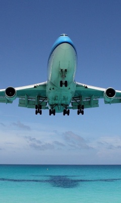 Boeing 747 in St Maarten Extreme Airport wallpaper 240x400