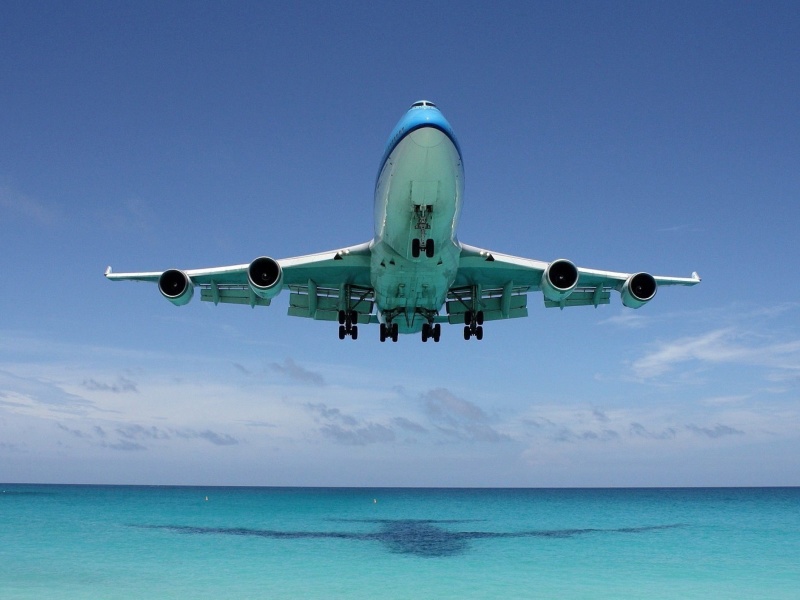 Обои Boeing 747 in St Maarten Extreme Airport 800x600