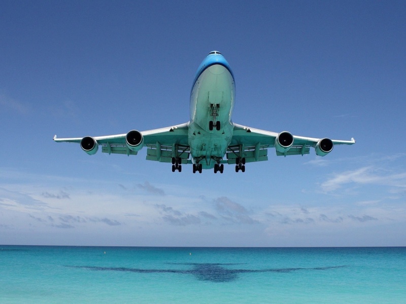 Boeing 747 in St Maarten Extreme Airport screenshot #1 800x600