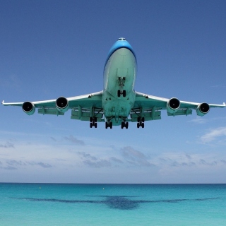 Boeing 747 in St Maarten Extreme Airport - Obrázkek zdarma pro 1024x1024