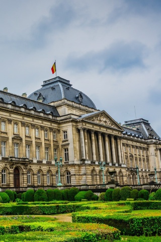 Royal Palace of Brussels wallpaper 320x480