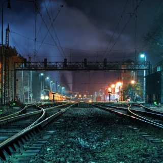 Railway Station At Night sfondi gratuiti per 2048x2048