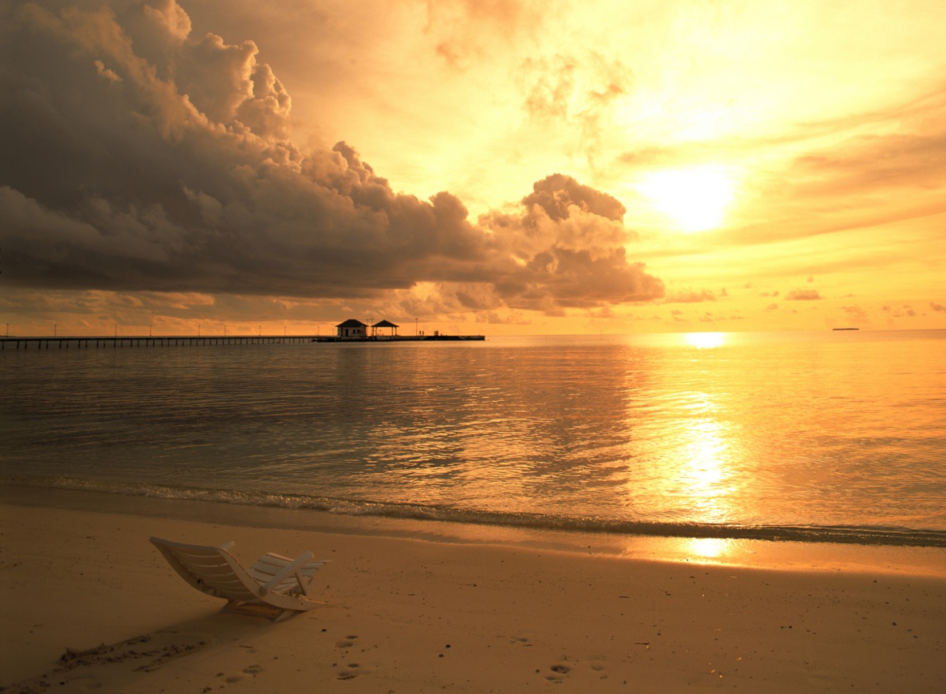 Beach Chair At Sunset screenshot #1 1920x1408