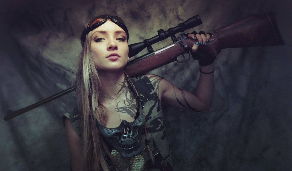 Обои Soldier girl with a sniper rifle 1024x600