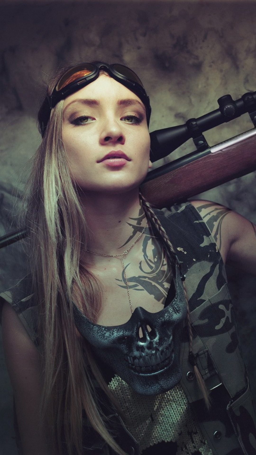 Fondo de pantalla Soldier girl with a sniper rifle 1080x1920