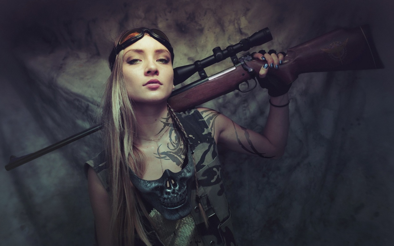 Обои Soldier girl with a sniper rifle 1280x800