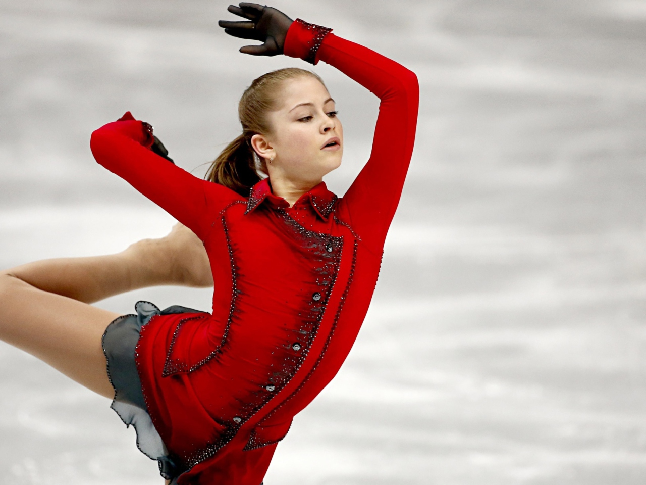 Обои Yulia Lipnitskaya Champion In Sochi 2014 Winter Olympics 1280x960