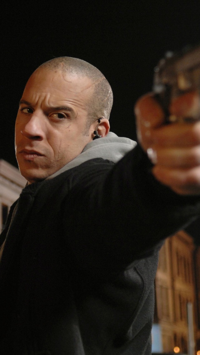 Sfondi Vin Diesel in Fast & Furious 640x1136