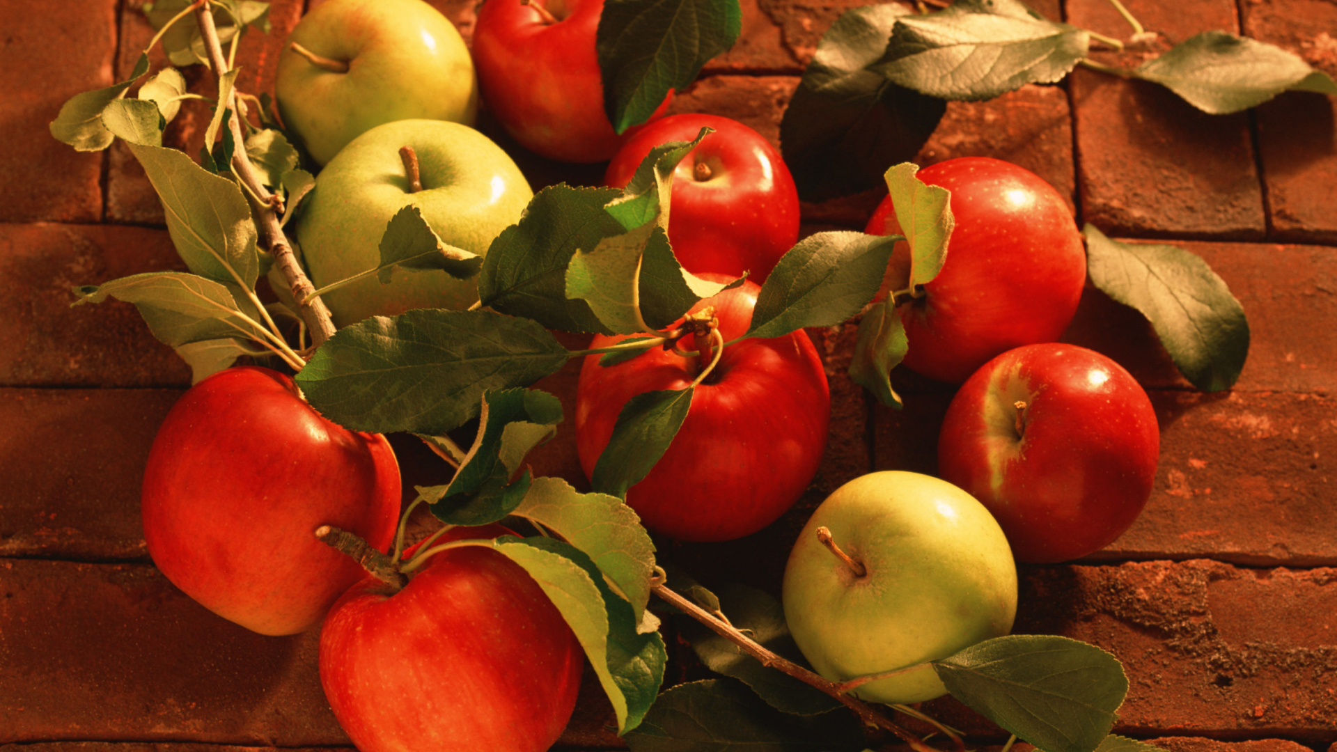 Screenshot №1 pro téma Apples And Juicy Leaves 1920x1080