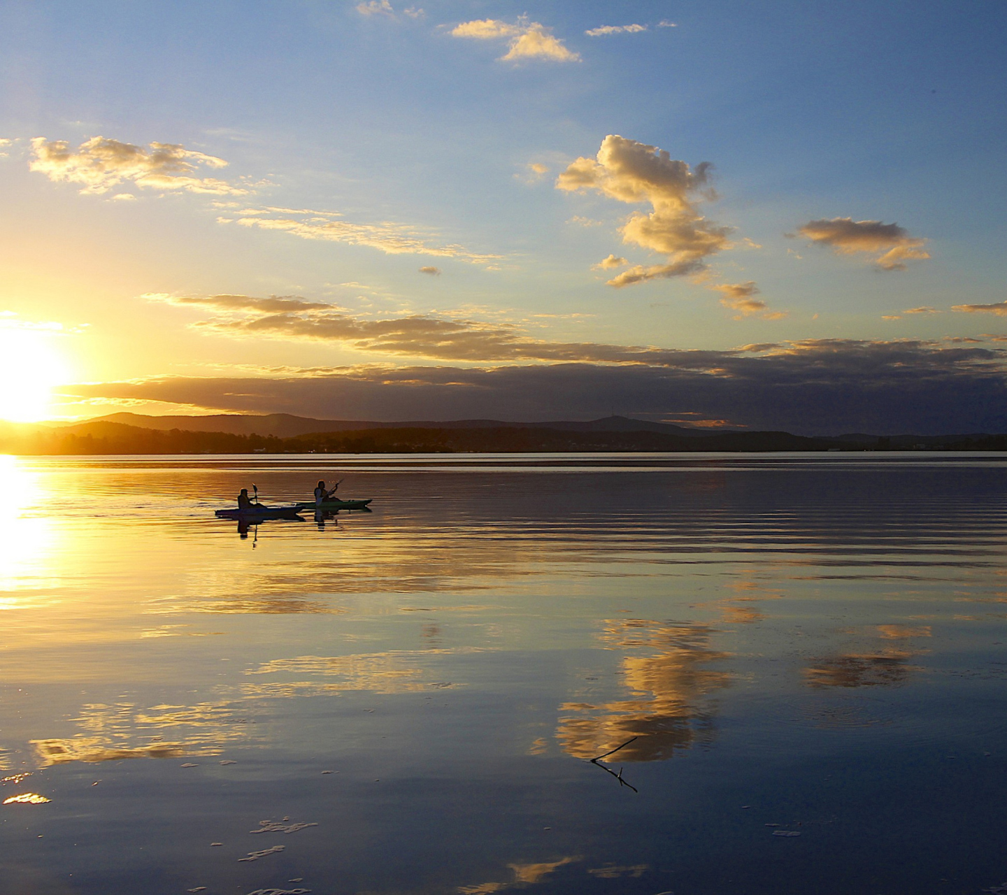 Обои Two Boats Sailing In Calm Morning 1440x1280