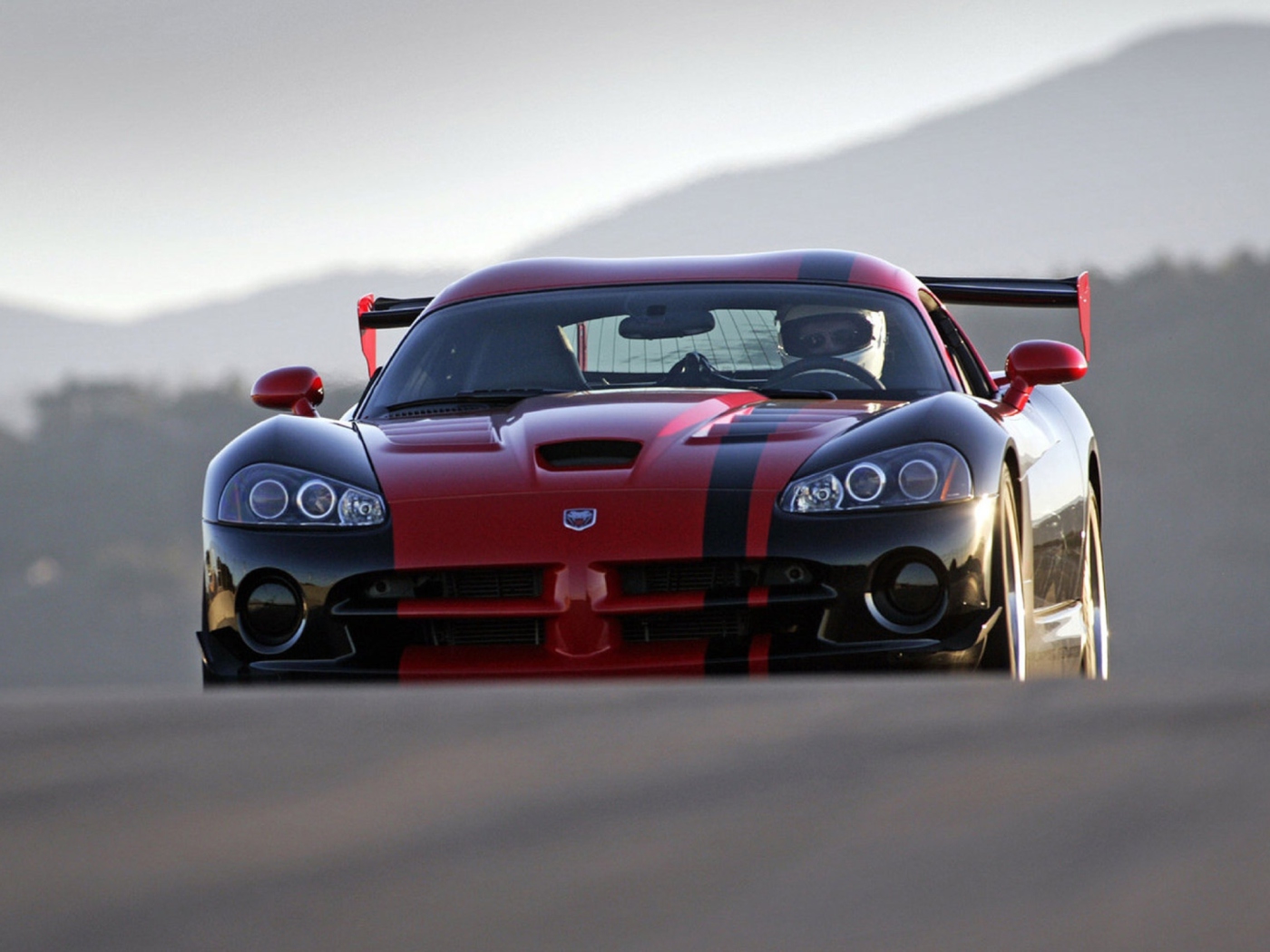 Screenshot №1 pro téma Dodge Viper 1400x1050