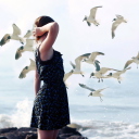 Fondo de pantalla Girl On Sea Coast And Seagulls 128x128