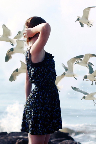 Das Girl On Sea Coast And Seagulls Wallpaper 320x480
